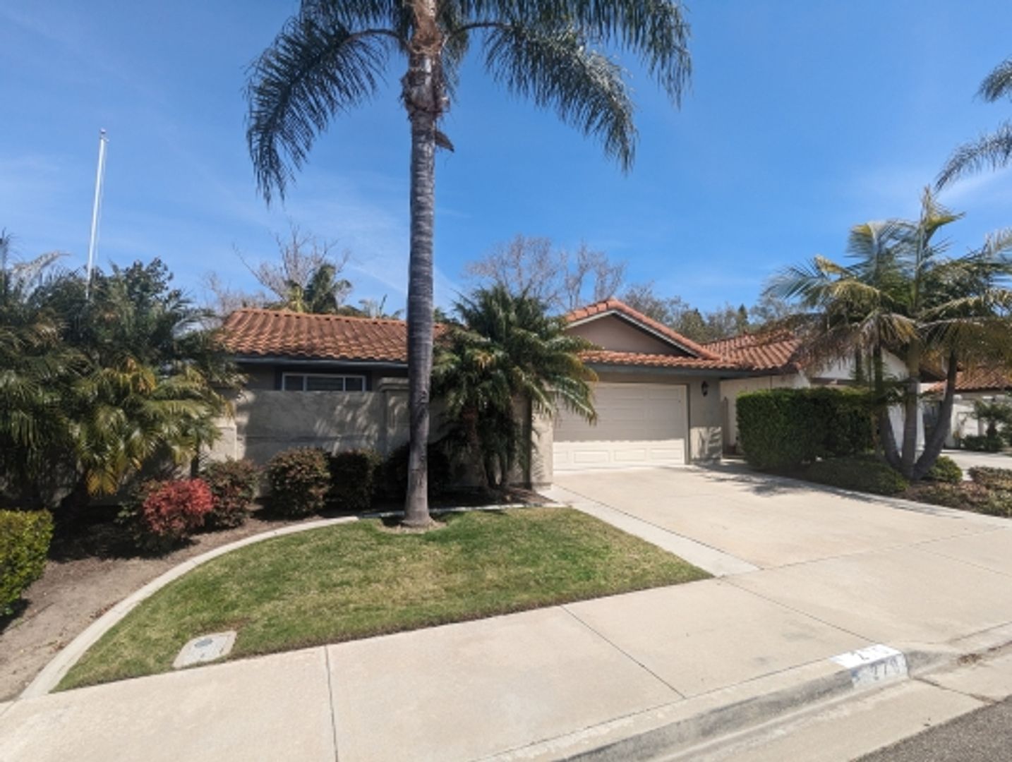 Oceanside House: 270 Manzanita Drive
