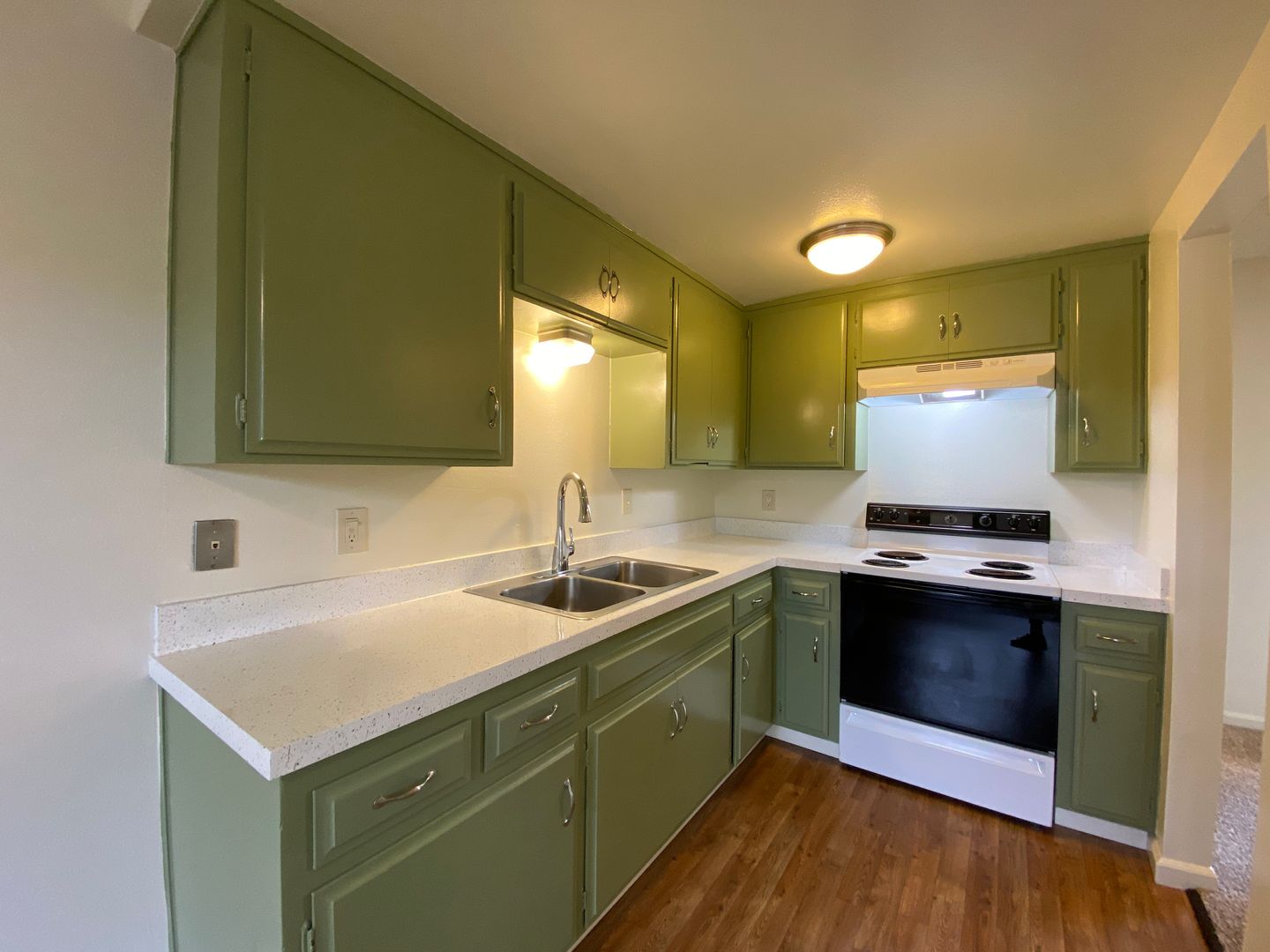 Vista Apartment: 1025 Meadowlake Drive