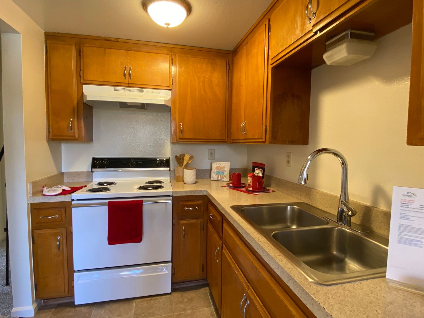 Vista Apartment: 1025 Meadowlake Drive