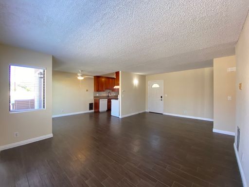 Great Upstairs 2 Bedroom 2 Bath with Reserved Parking – photo 1