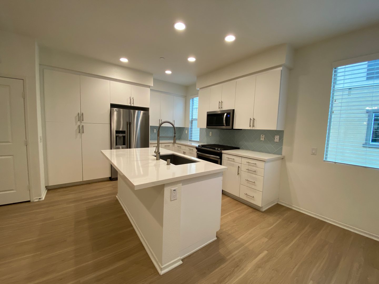 Oceanside House: 1118 Via Lucero