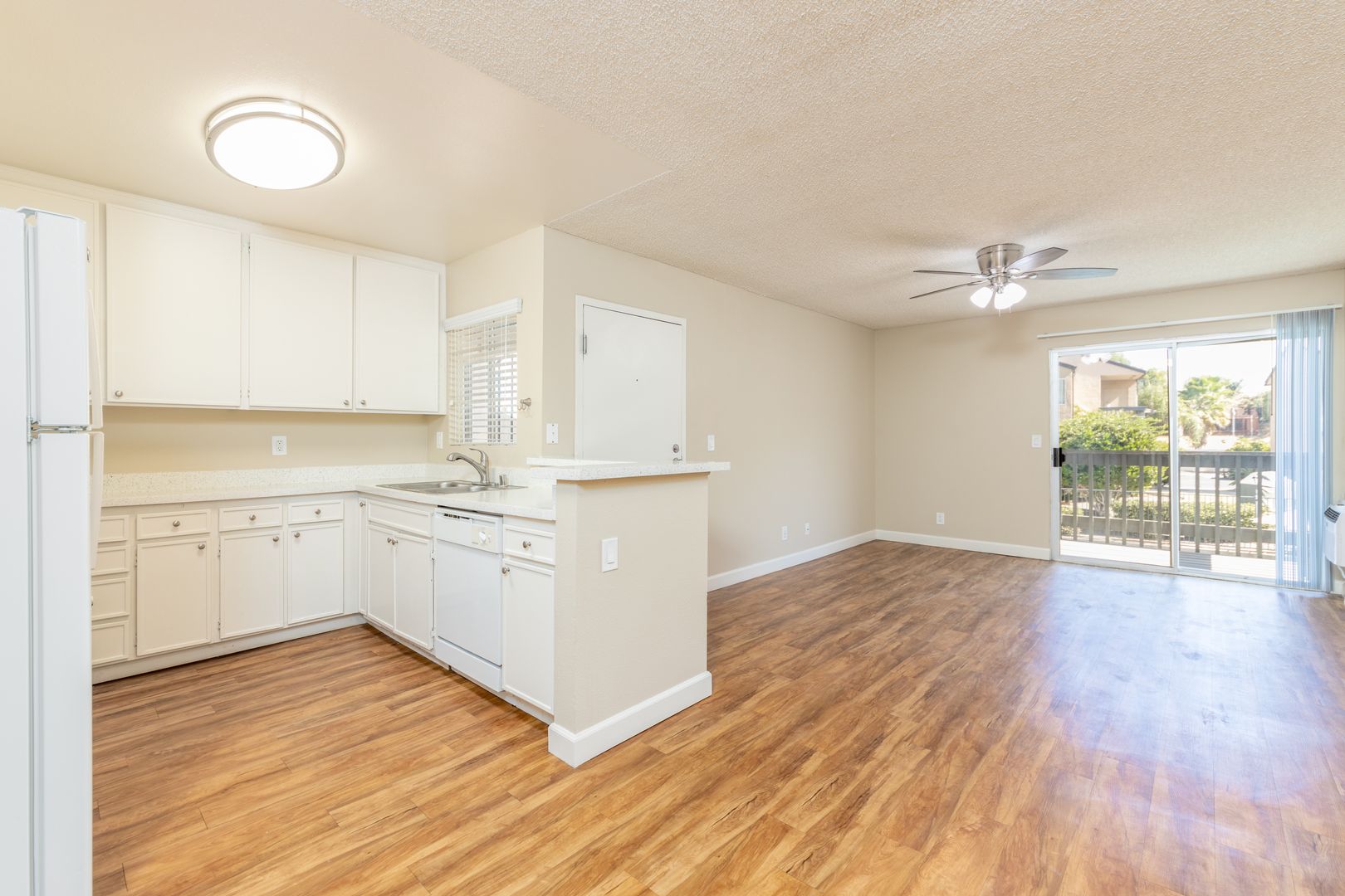 Lakeside Apartment: 9413 Winter Gardens