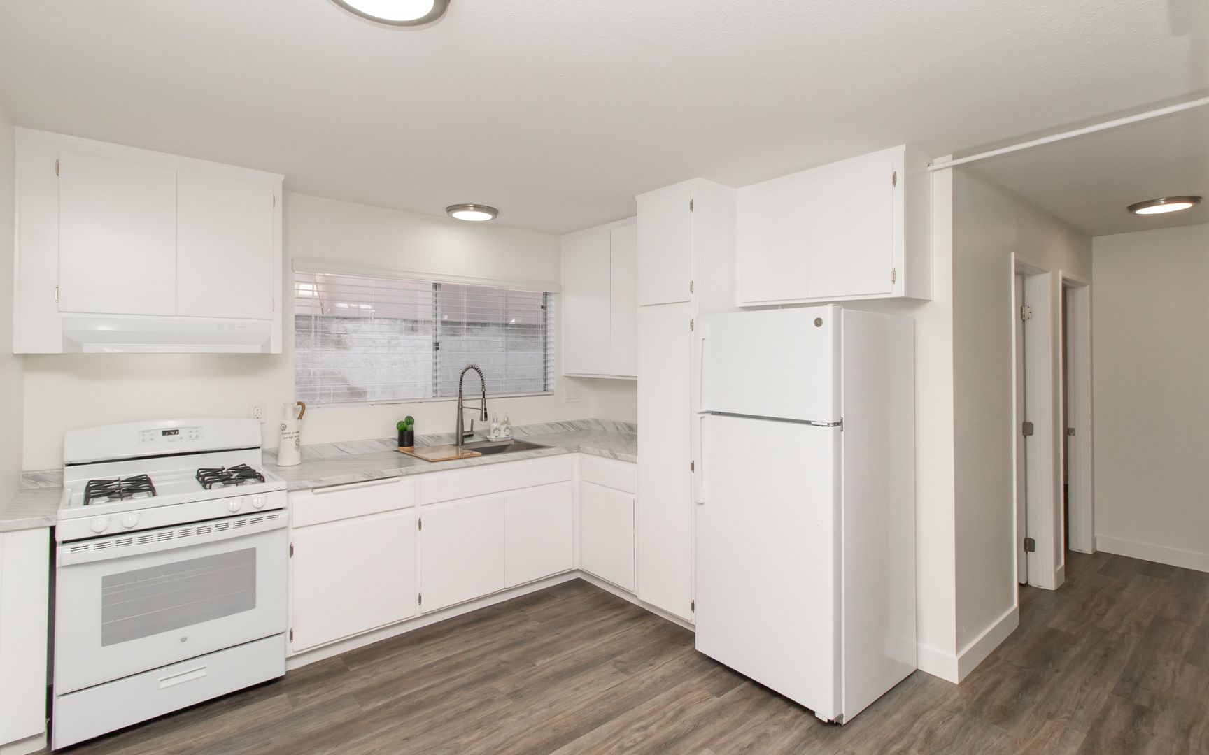 San Marcos Apartment: 250 W. San Marcos Blvd.