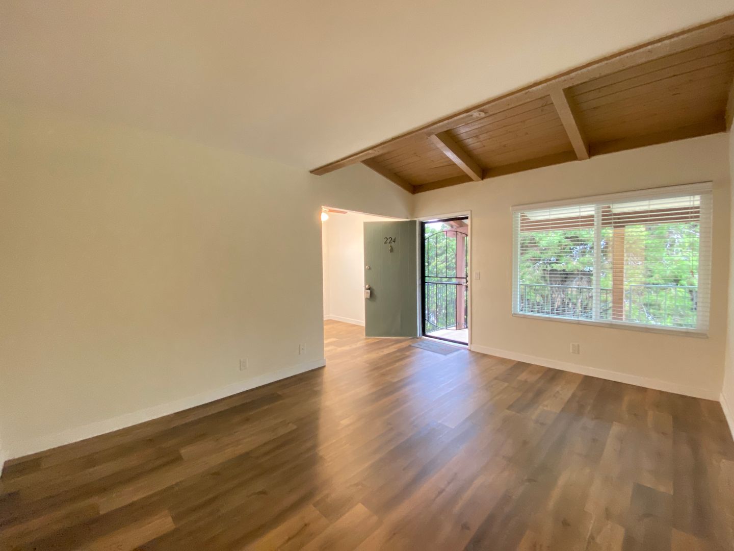 Oceanside Apartment: 2330 Paseo De Laura