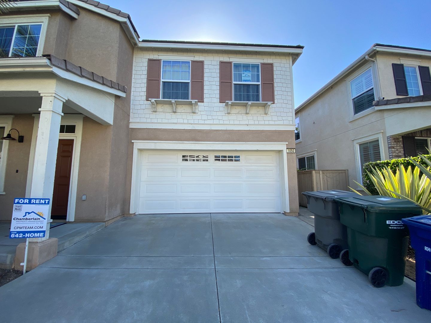 Vista House: 1050 Woodcrest Ln