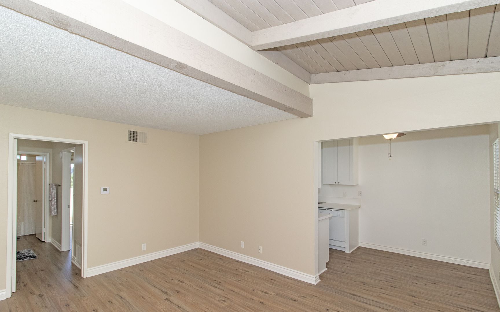 Oceanside Apartment: 2330 Paseo De Laura
