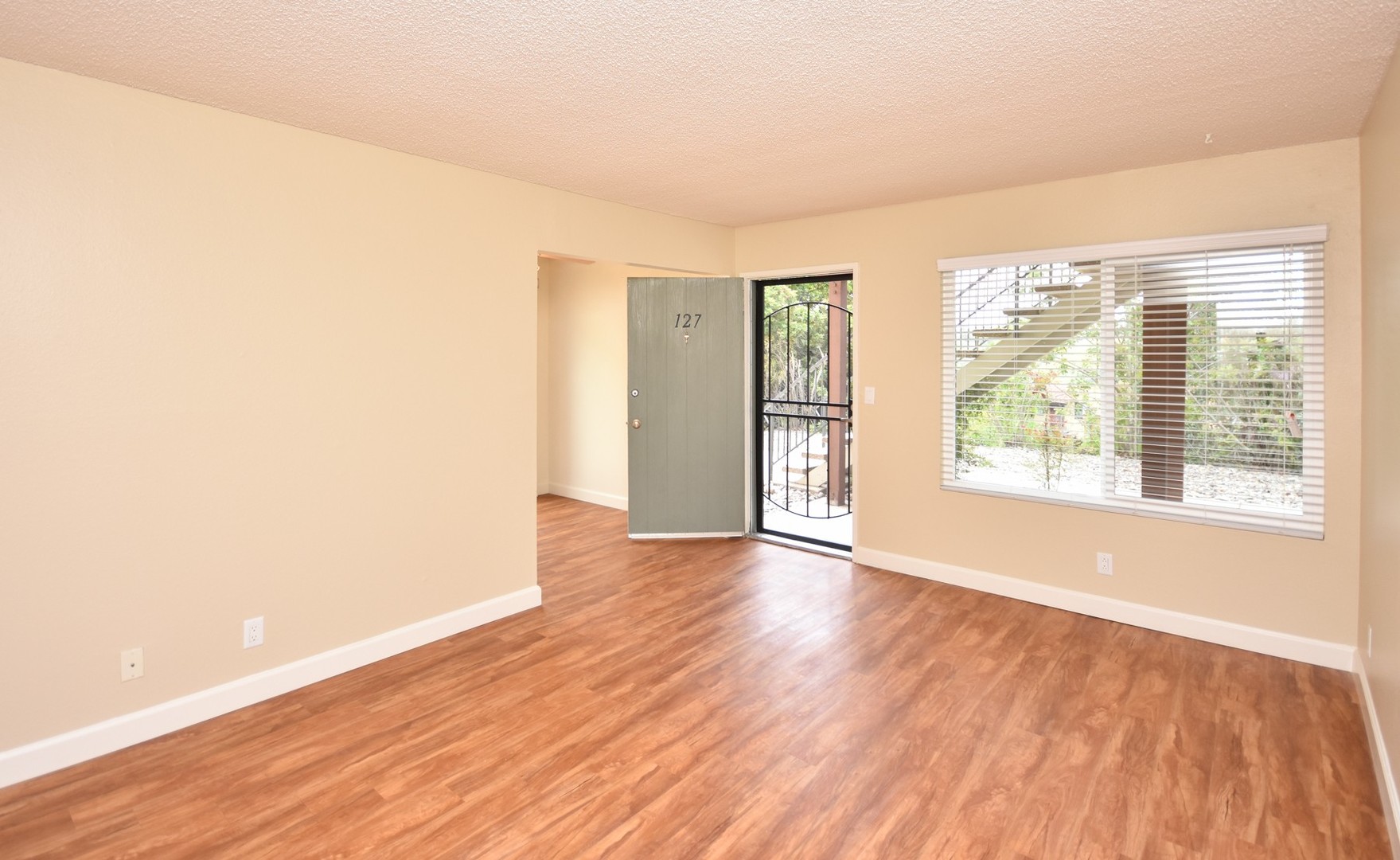 Oceanside Apartment: 2330 Paseo De Laura