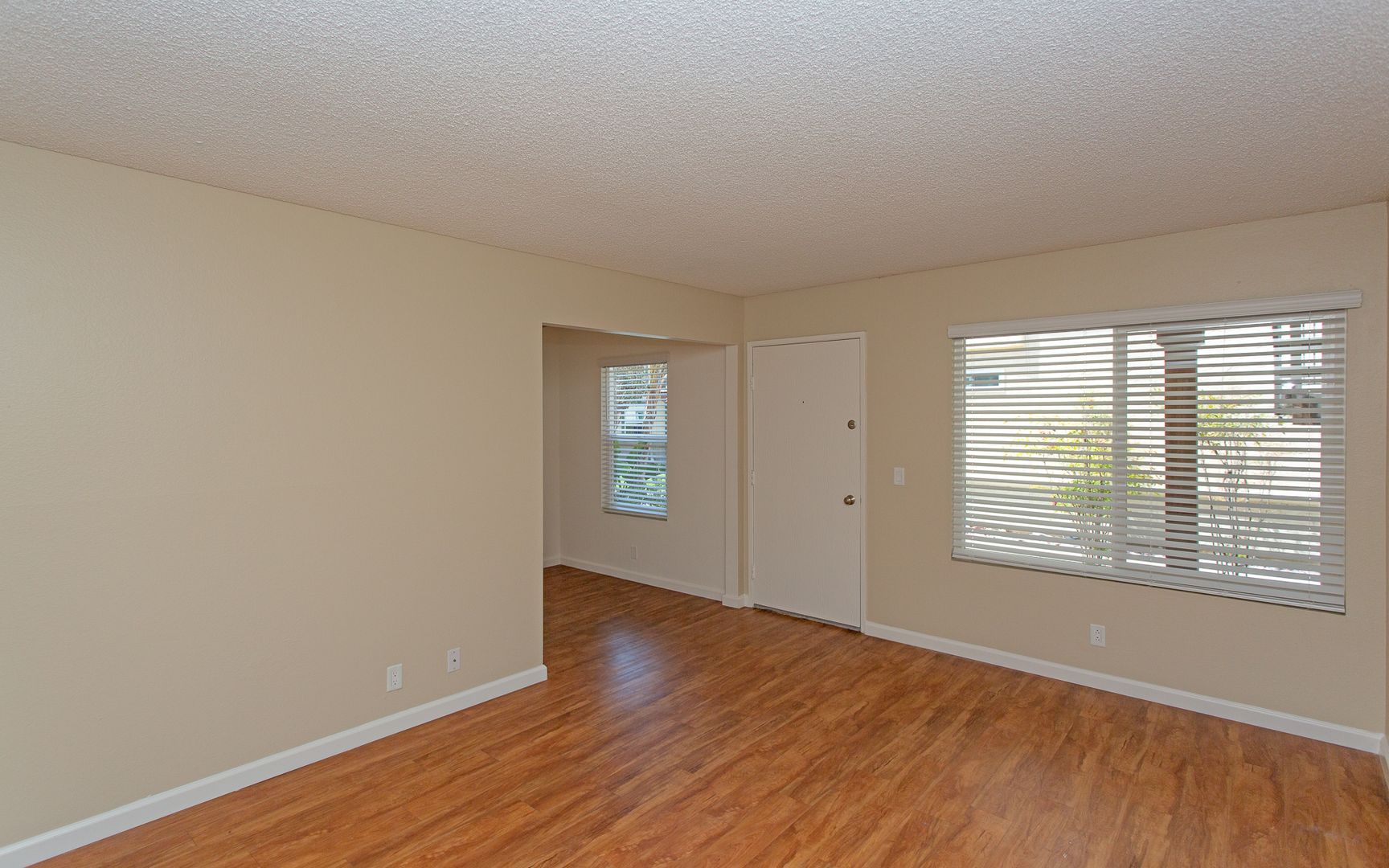 Oceanside Apartment: 2330 Paseo De Laura