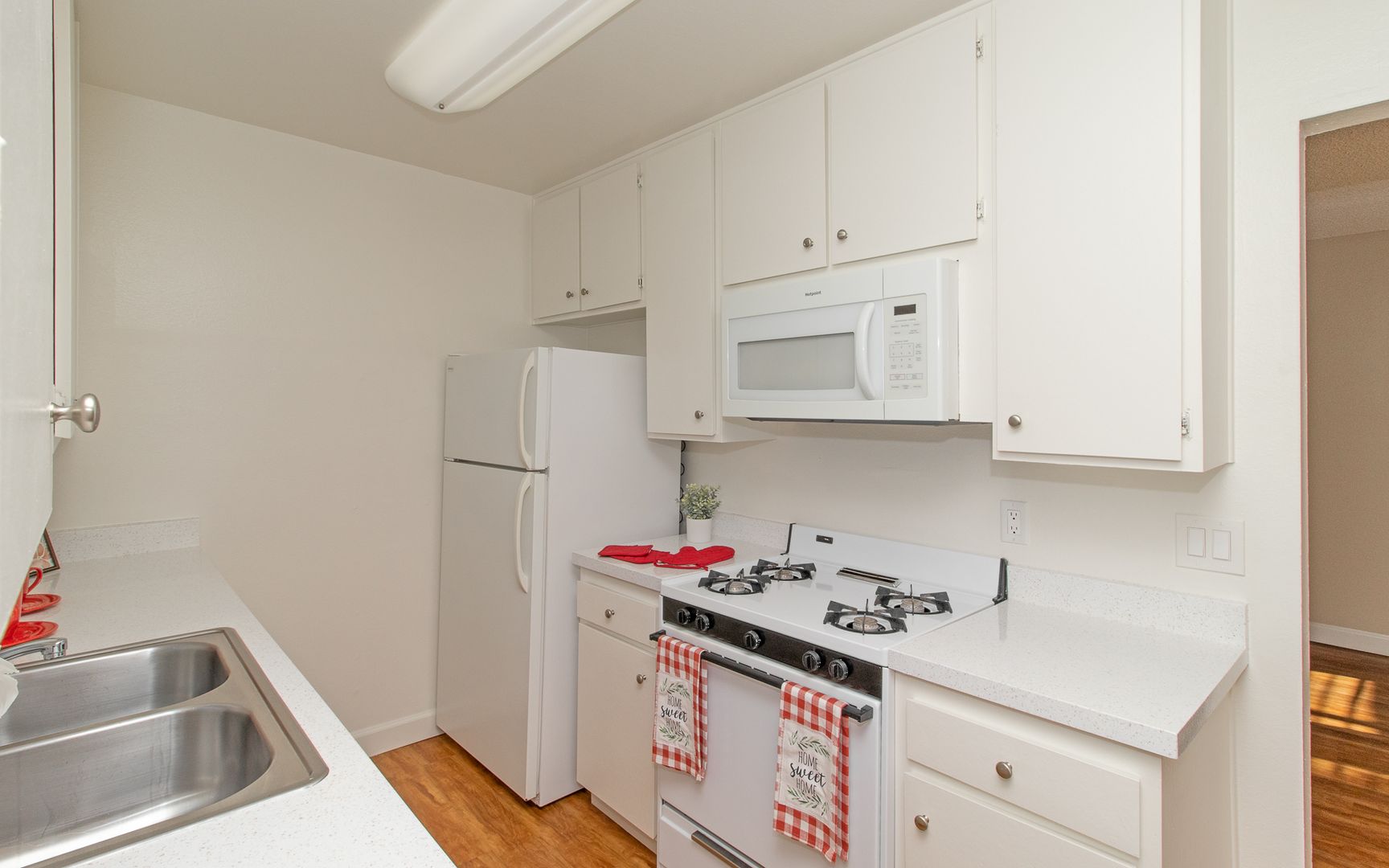 Oceanside Apartment: 2330 Paseo De Laura