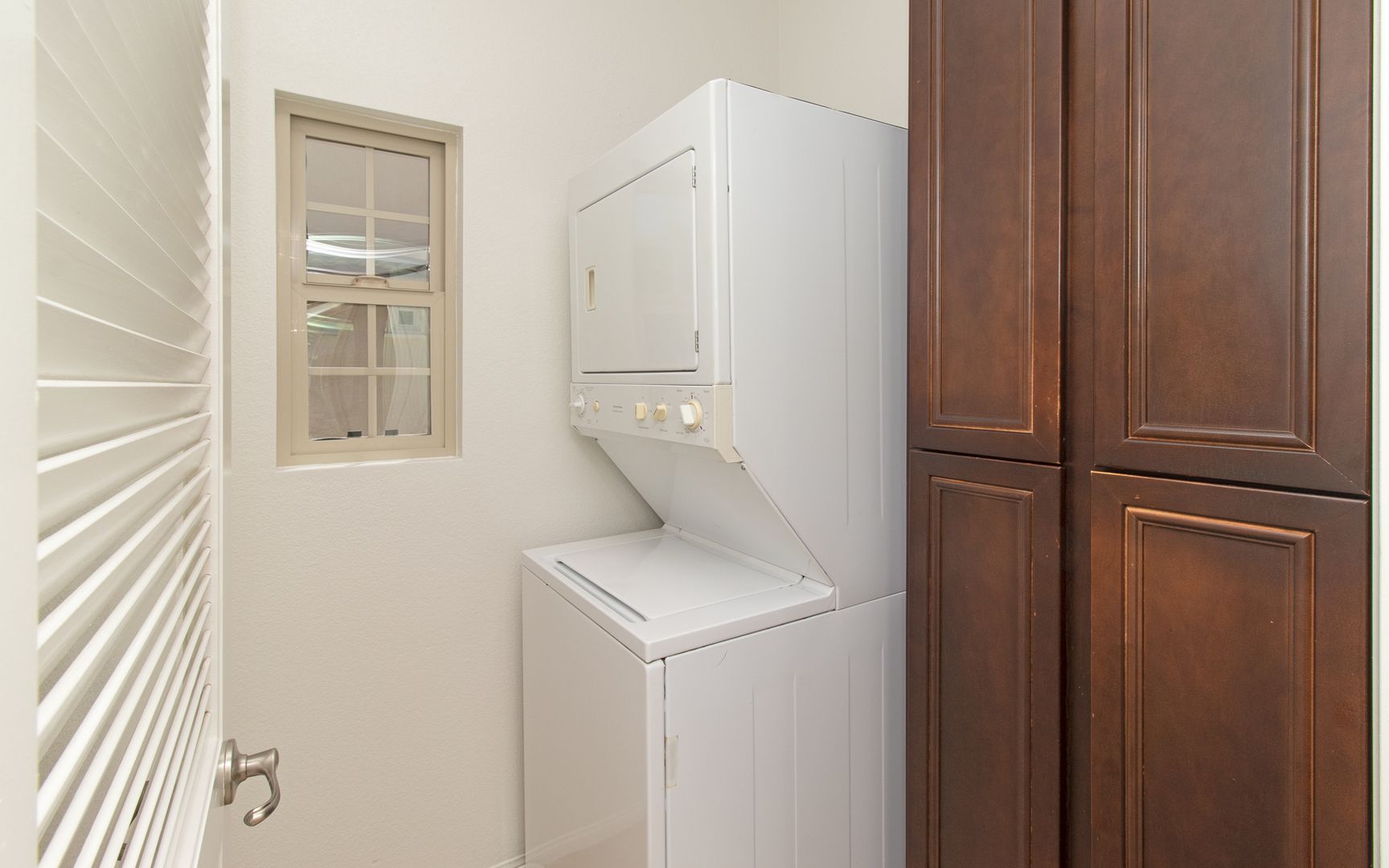 Laundry room at Silverado 2110