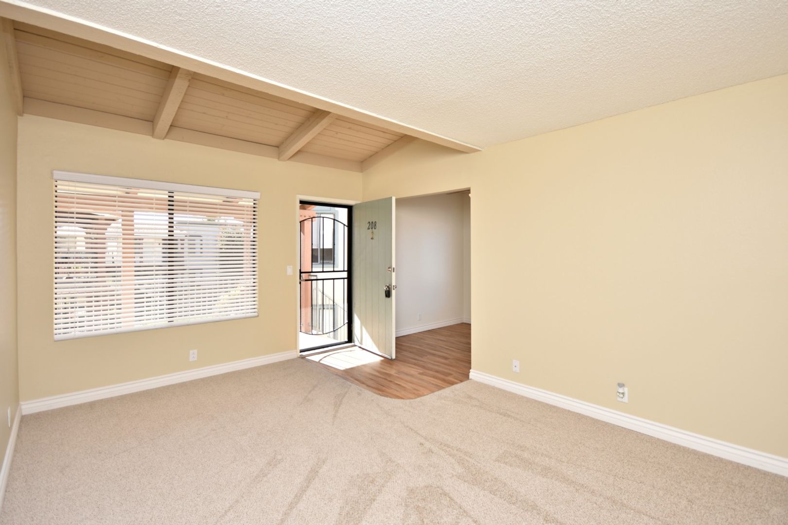 Oceanside Apartment: 2330 Paseo De Laura