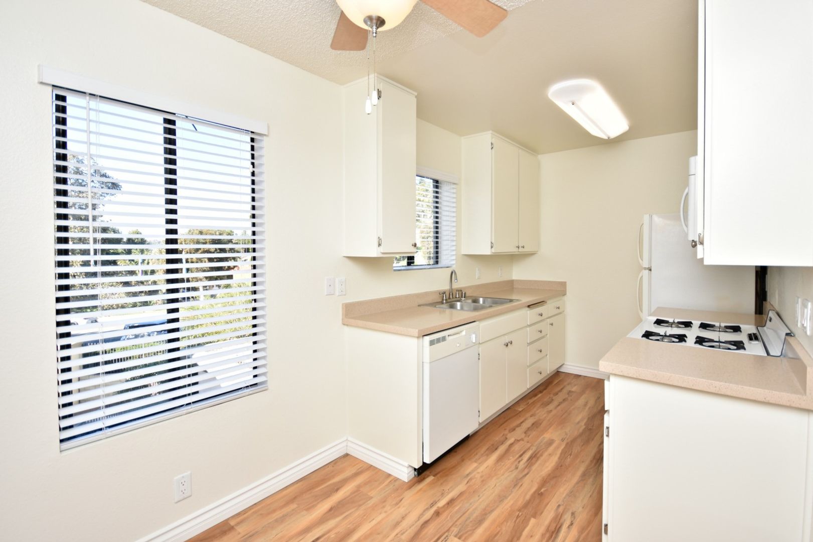 Oceanside Apartment: 2330 Paseo De Laura