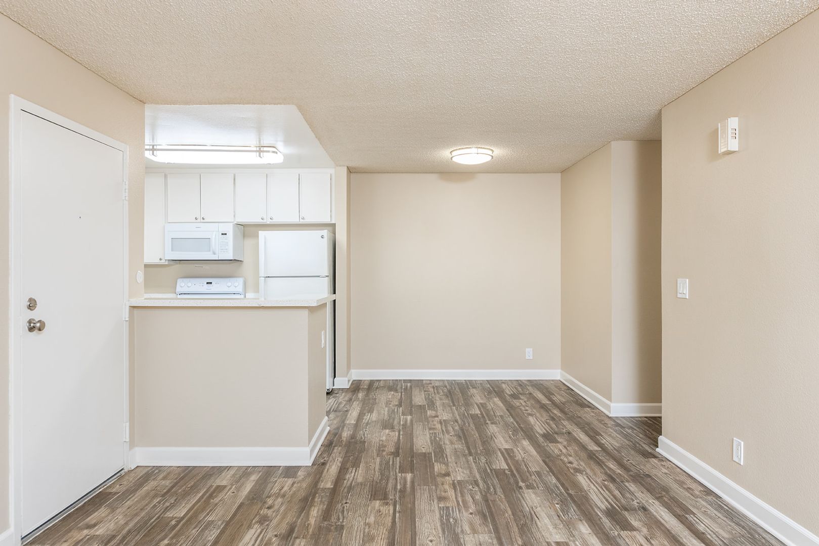 Lakeside Apartment: 9413 Winter Gardens