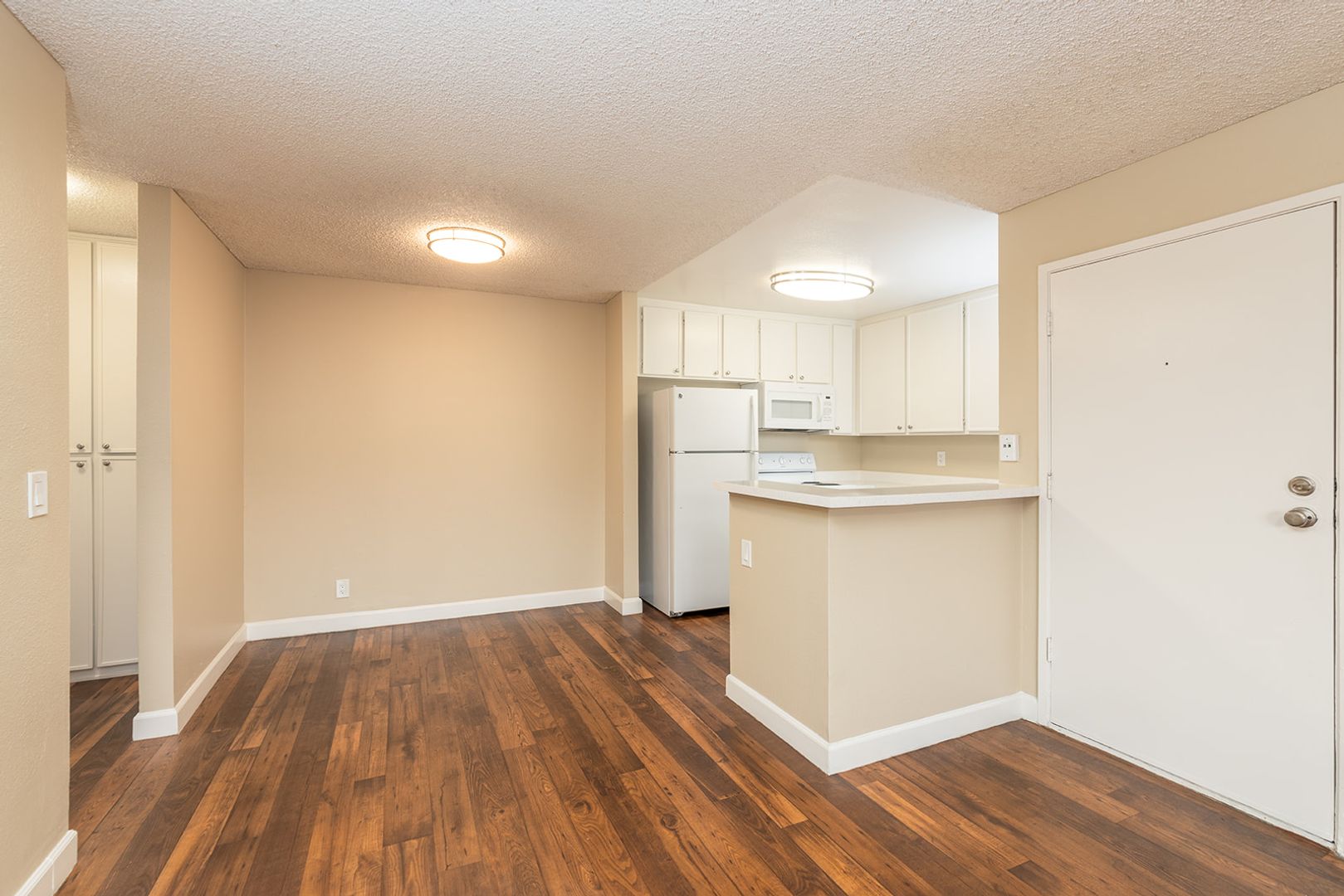 Lakeside Apartment: 9413 Winter Gardens