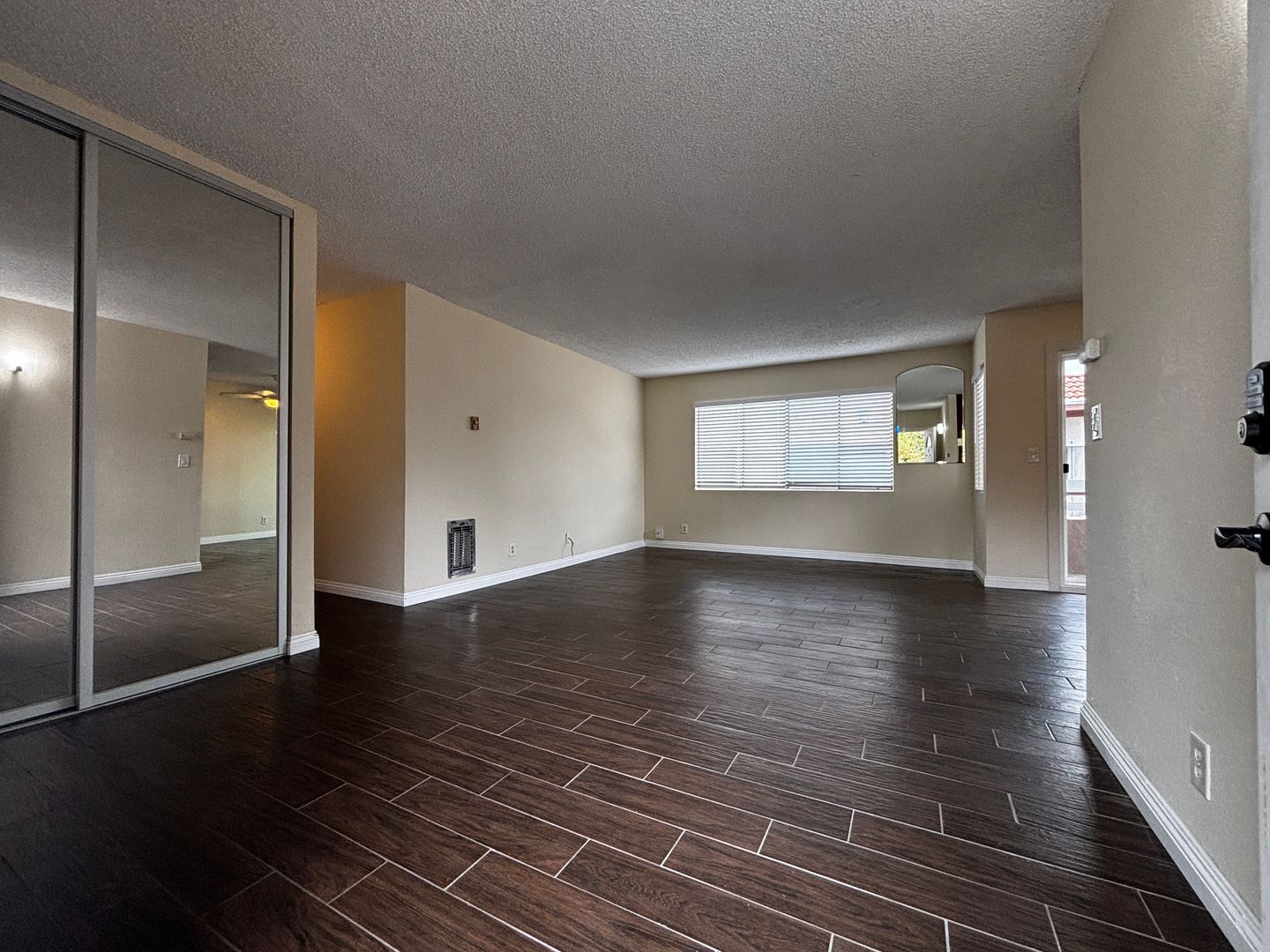 Oceanside Apartment: 101 Avenida Las Brisas