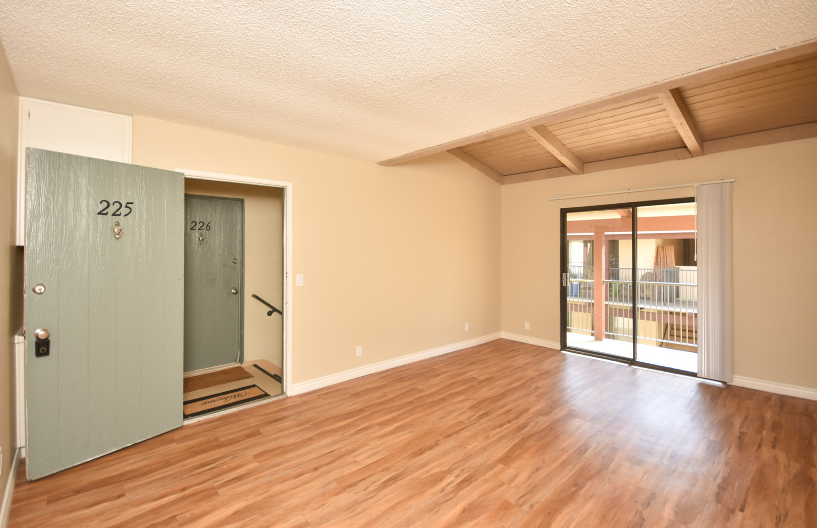 Oceanside Apartment: 2330 Paseo De Laura