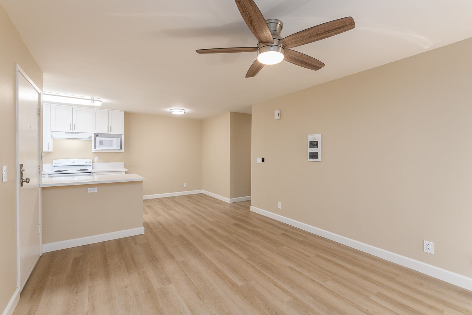 Lakeside Apartment: 9413 Winter Gardens