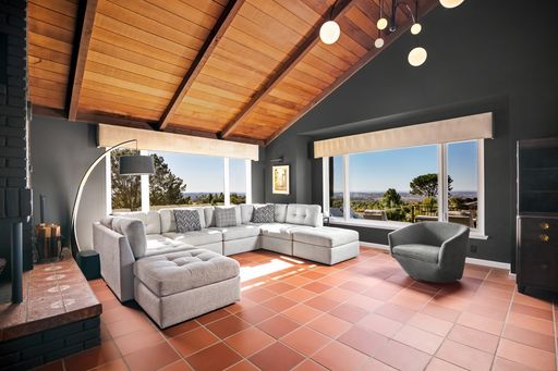 Gated 4bd Vista Home on Hilltop with Incredible Views! – photo 1