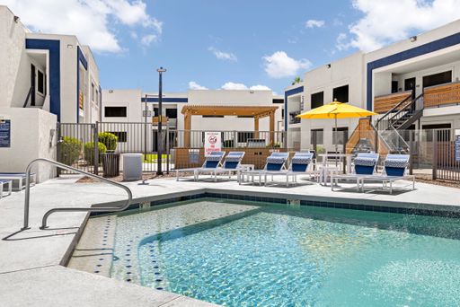 B1R (Renovated) — 2 Bed / 2 Bath • 900 SF – photo 1