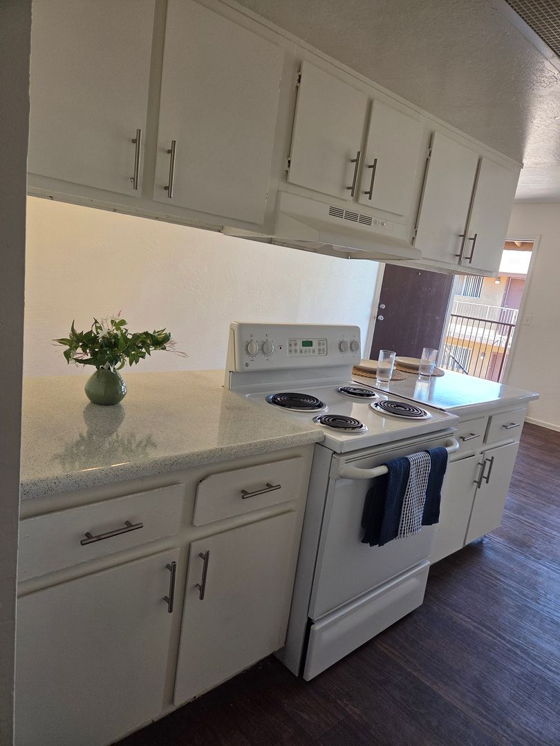 Phoenix Apartment: 16437 N 31st St