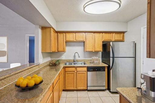 C1P - 3 Bedroom 2 Bathroom Apartment – photo 1