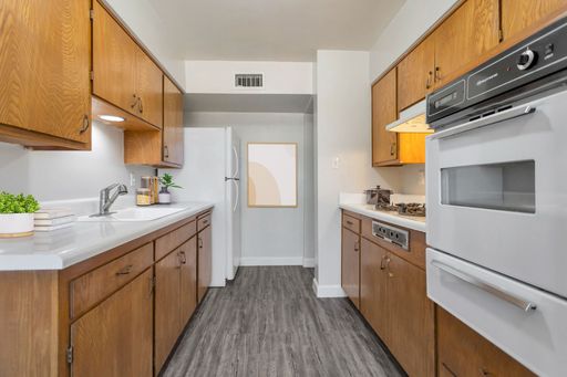 1x1 S - Mid Century Modern Living in the Heart of Uptown Phoenix – photo 1