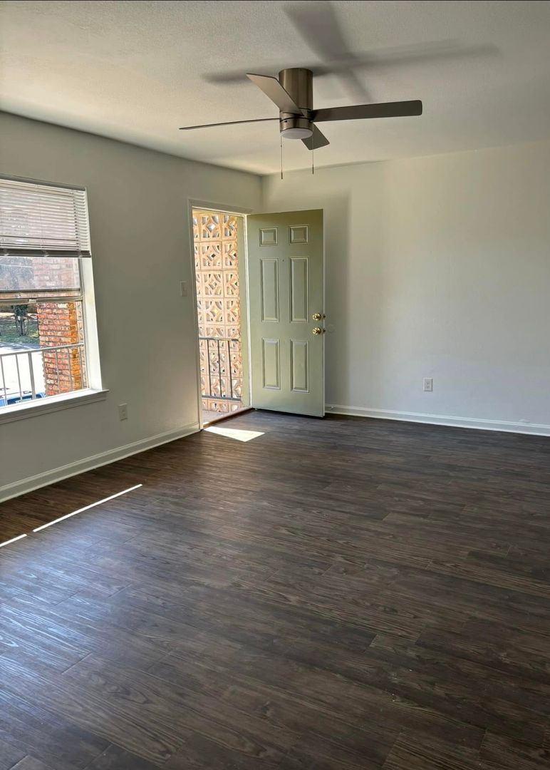 Memphis Apartment: 2059 North Cabana Circle