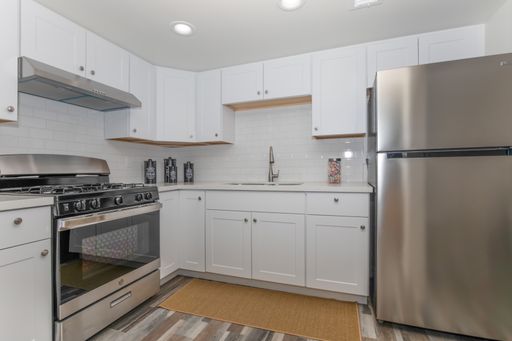 1 Bed / 1 Bath Renovated-All Utilities Included w/Flat Monthly Utility Fee – photo 1