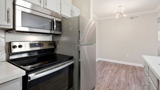Beautiful Renovated Apartments in Awesome Neighborhood!! See your next home today!! – photo 1