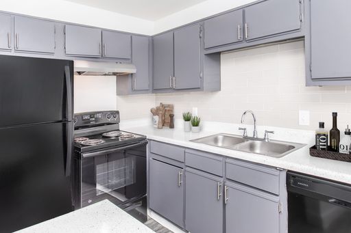 Renovated One Bedroom Washer & Dryer – photo 1