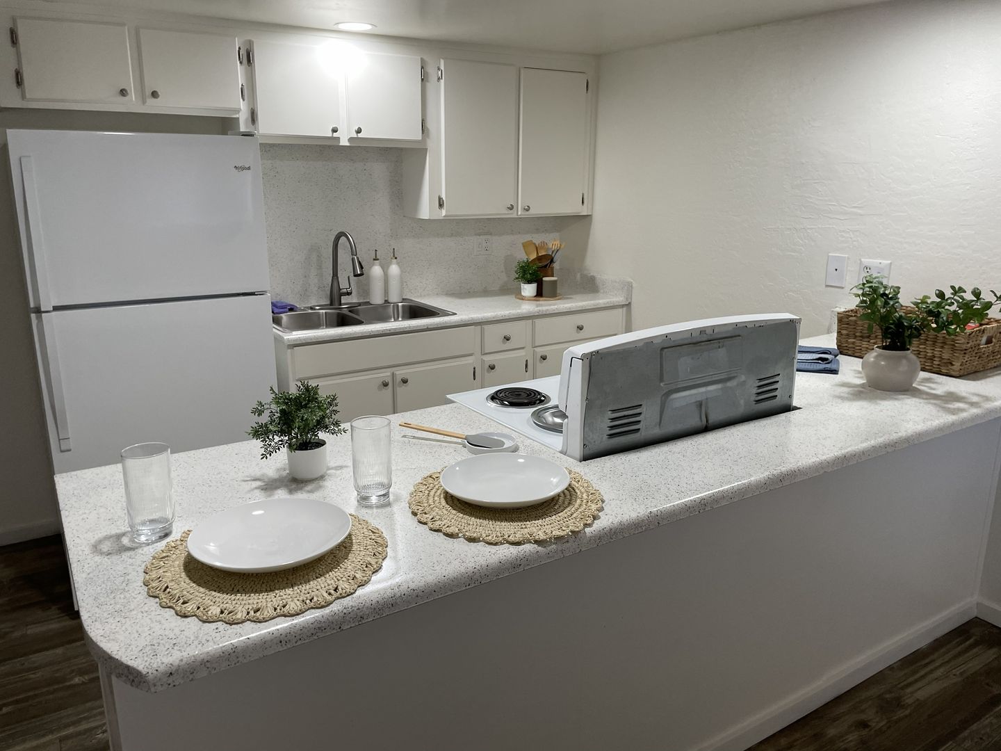 Phoenix Apartment: 16437 N 31st St