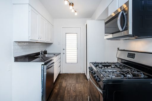 1x1 Renovated Unit. Great Prices! Near Midtown. ASK About Our Move-In Specials!* – photo 1