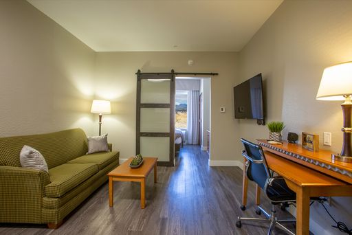 Spacious 1 Bed, 1 Bath Apartment with ADA Accessibility – photo 1