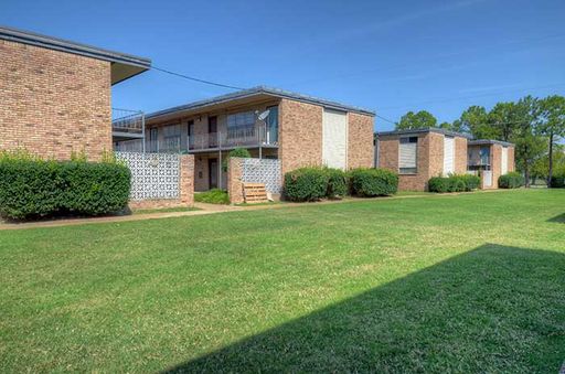2x1 Classic. 2 Bedroom Unit. Great Prices! Near Midtown. ASK About Our Move-In Specials!* – photo 1