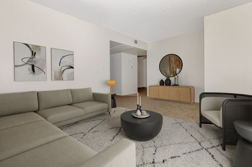 CHARMING CLASSIC APARTMENT HOME! – photo 1
