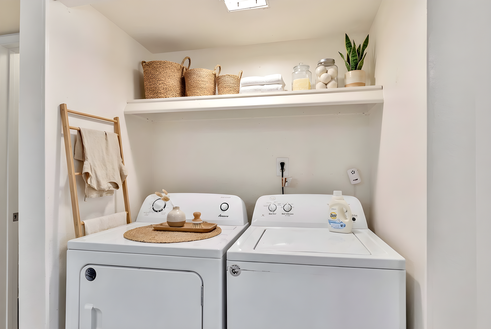 Laundry room at Lemon &amp; Pear Tree