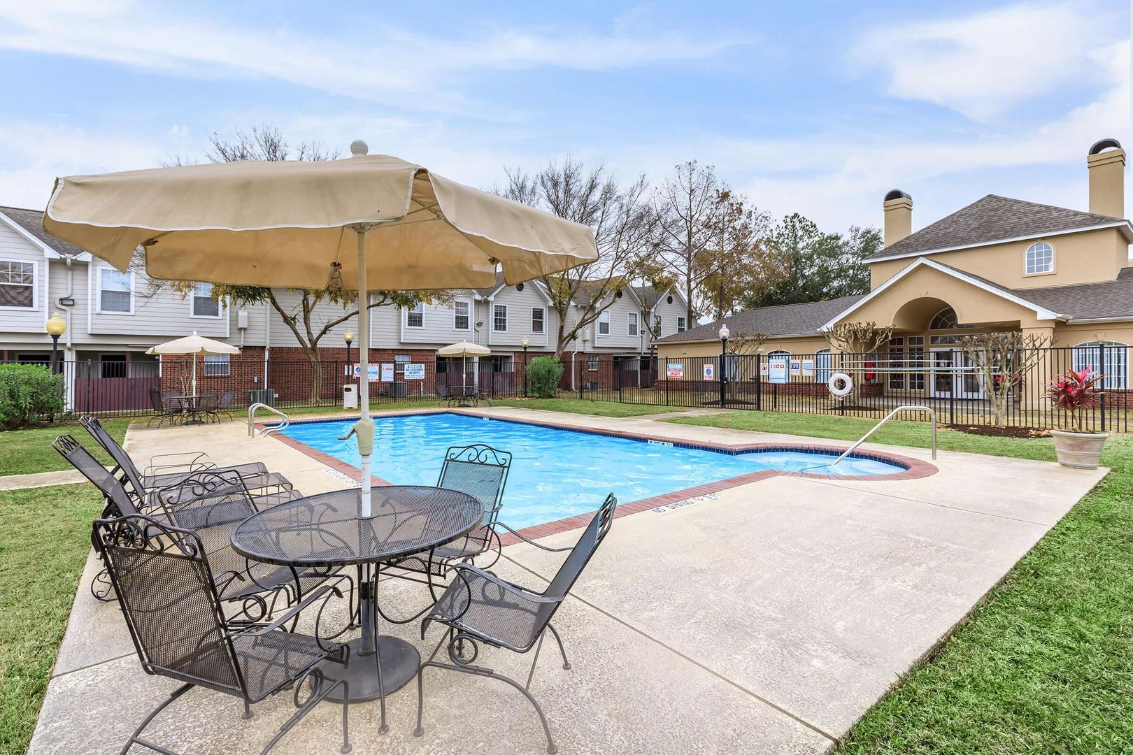 Houston Apartment: 9888 United Drive