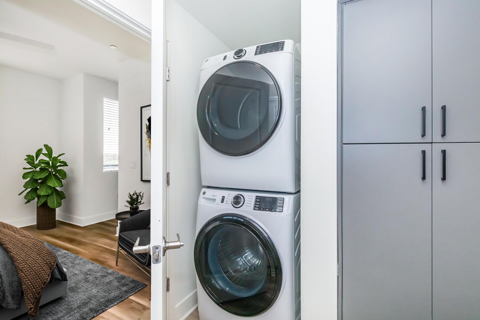 Laundry room at Onyx Uptown (3 of 3)