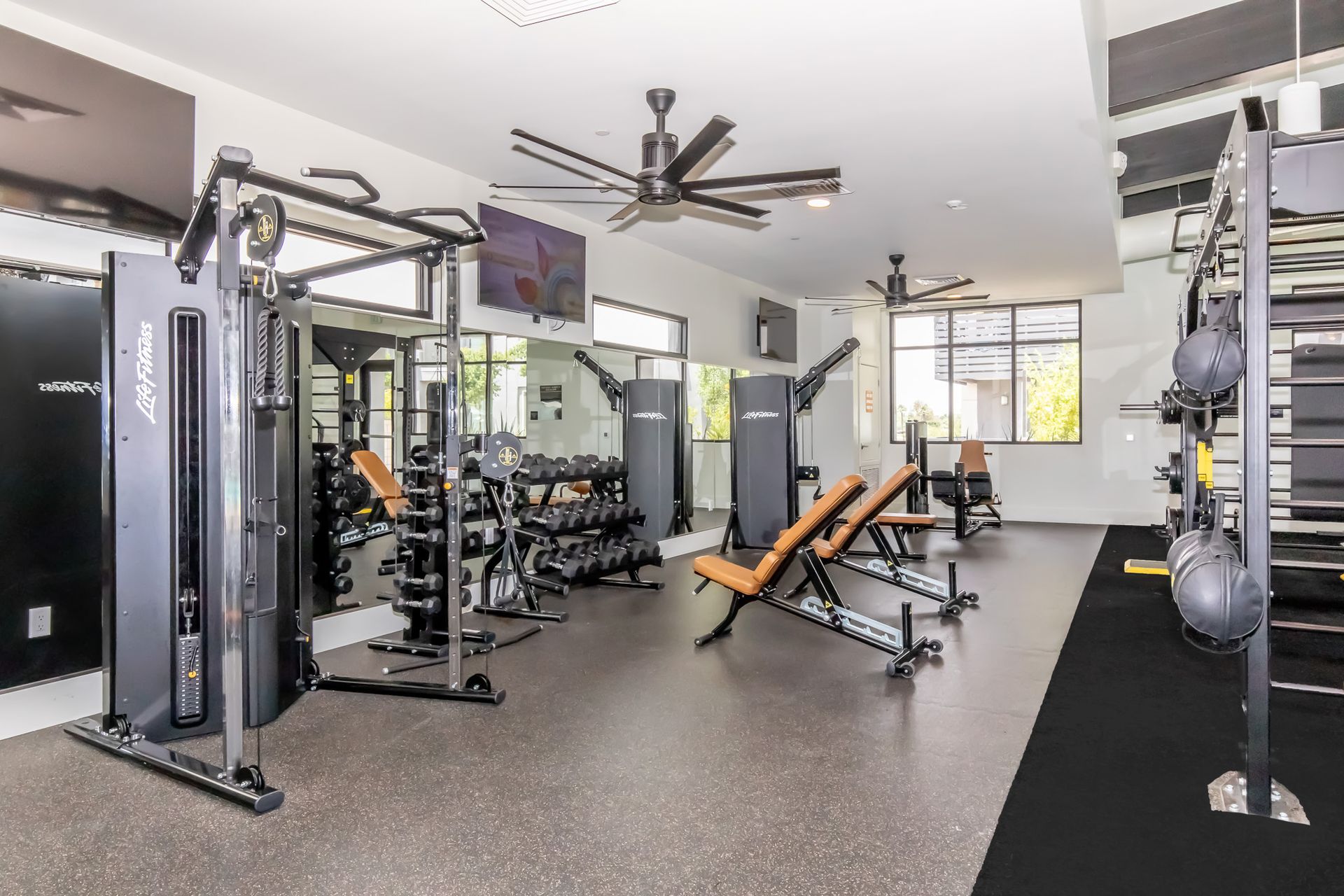Gym at Onyx Uptown (4 of 6)
