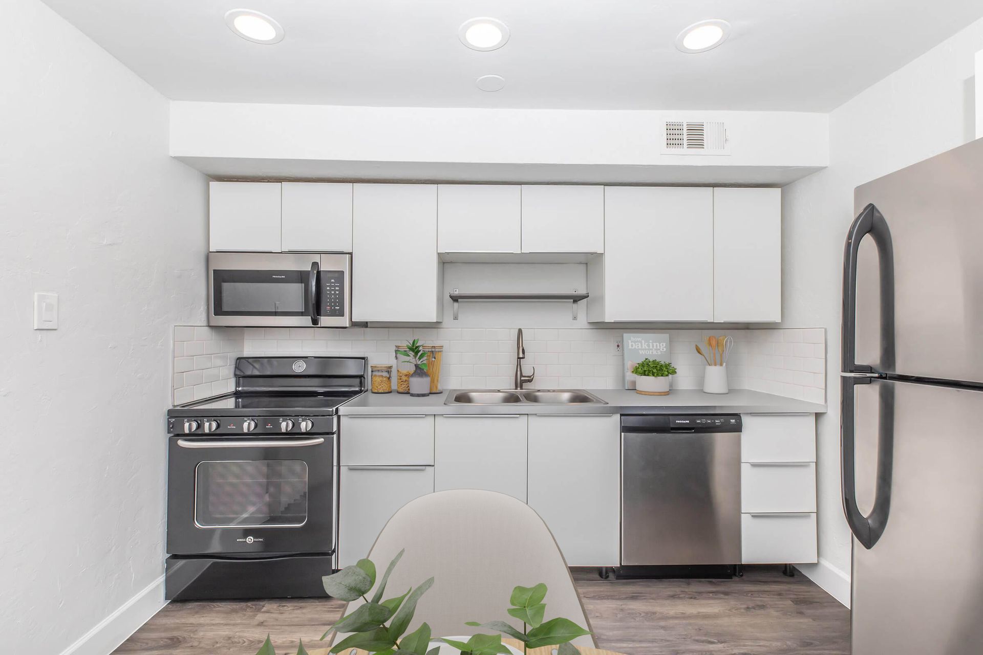 Phoenix Apartment: 1220 E Medlock Dr