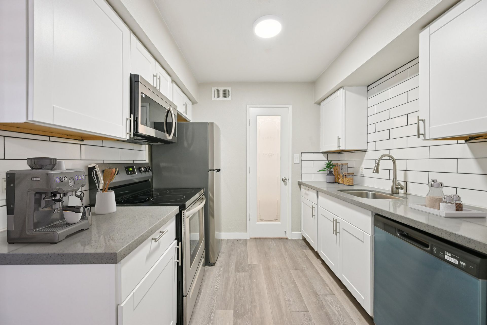 Phoenix Apartment: 17625 N 7th St.