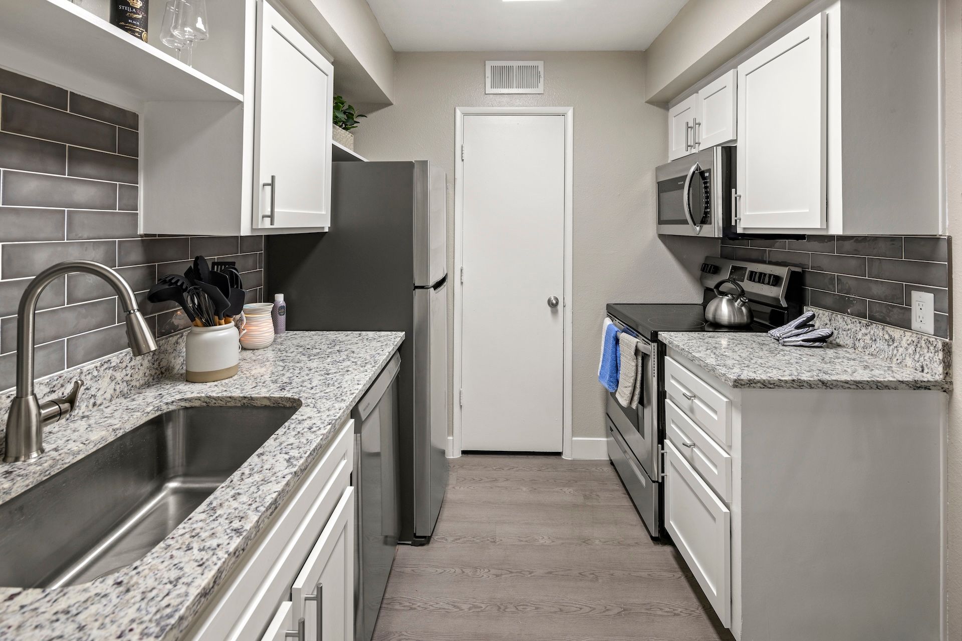 Phoenix Apartment: 17625 N 7th St.