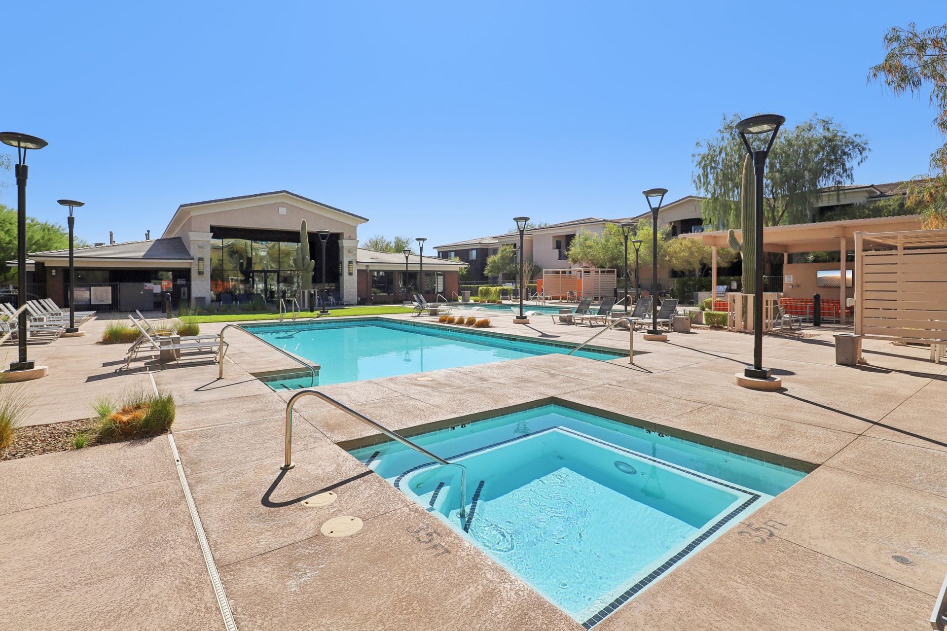 Pool at The Wyatt (3 of 8)