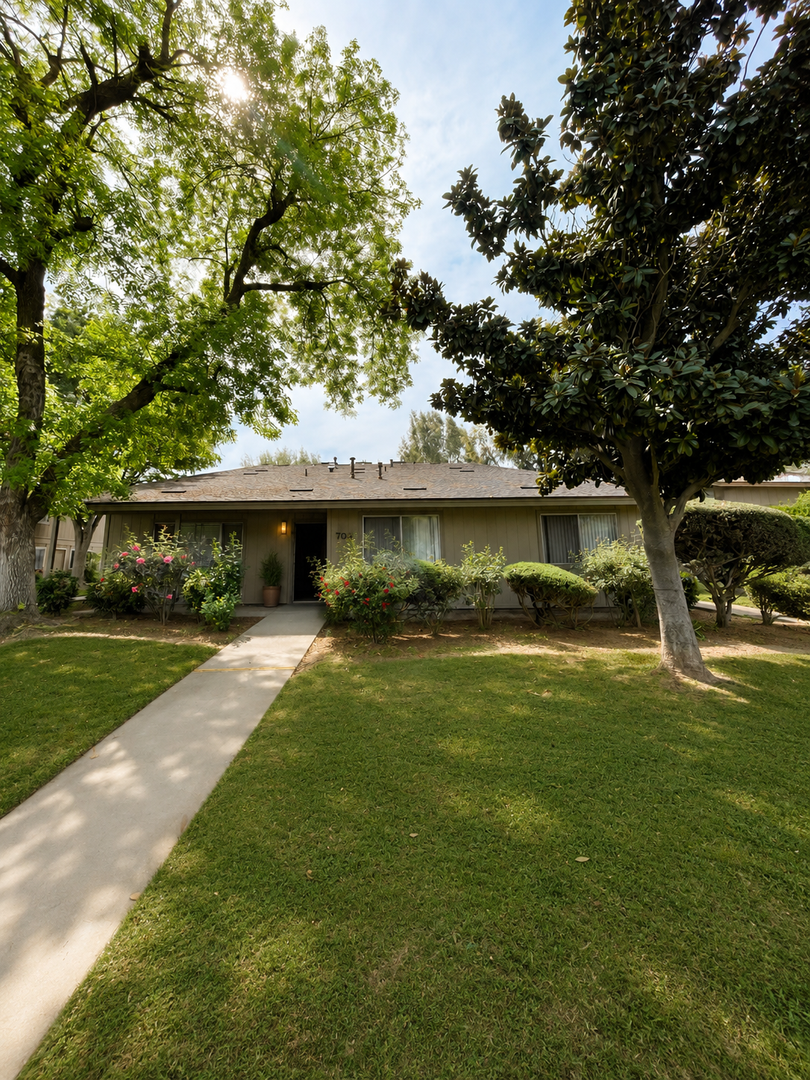Madera Apartment: 704 Sherwood Way