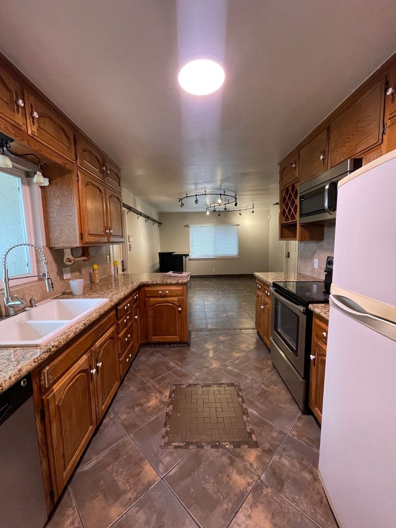 Fresno House: 4014 E Fedora Ave