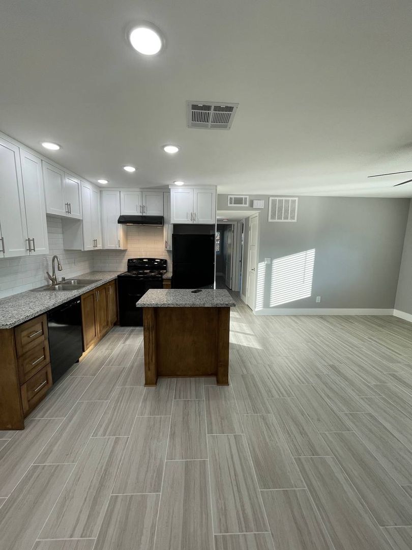 Clovis Apartment: 69 W Beverly Dr