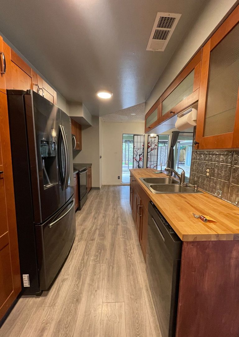 Fresno House: 3029 W Barstow Ave