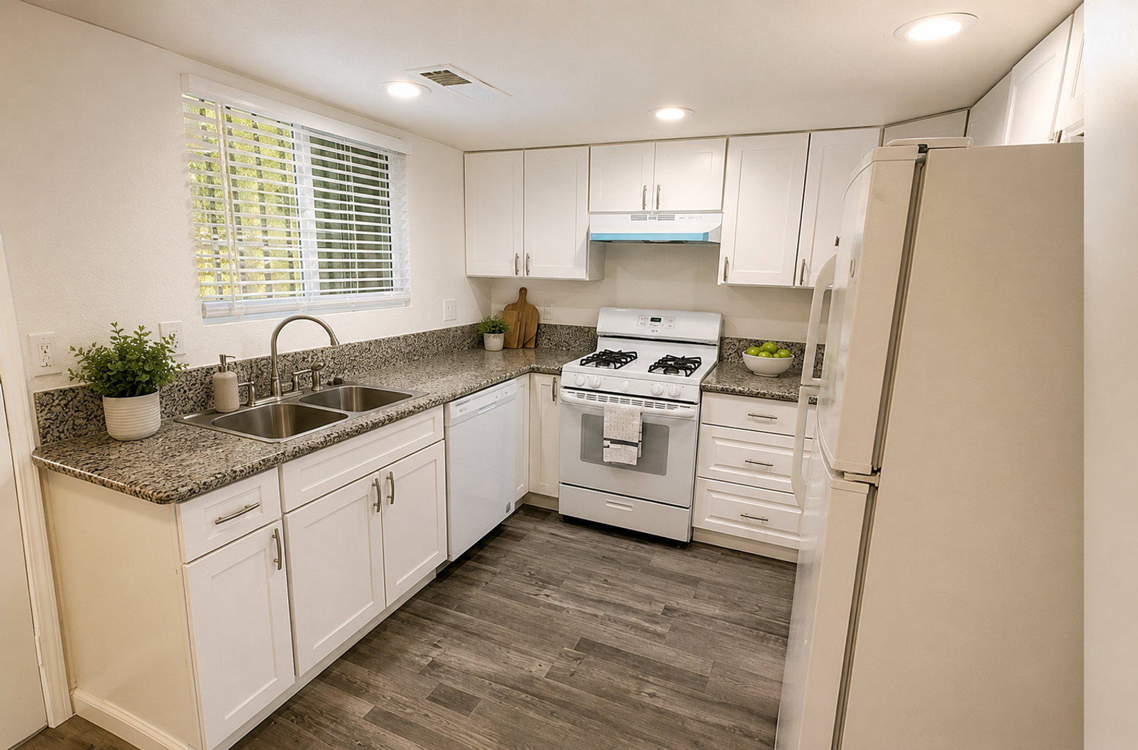 Fresno Apartment: 2225 S Lee Ave