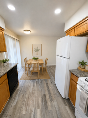 Spacious 2-Bedroom, 1-Bathroom Apartment in a Fourplex! – photo 1