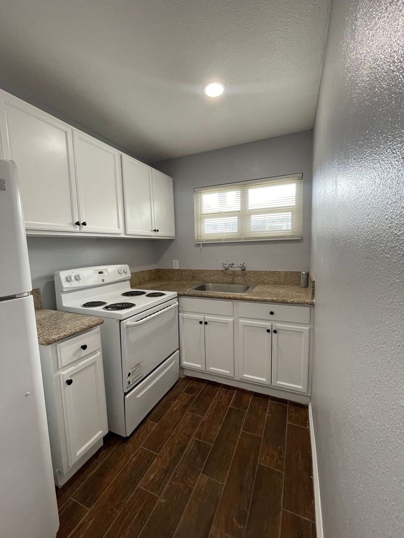 Fresno Apartment: 150 N Calaveras St